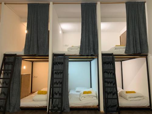 Single Bed in 10-Bed Dormitory Room image 4