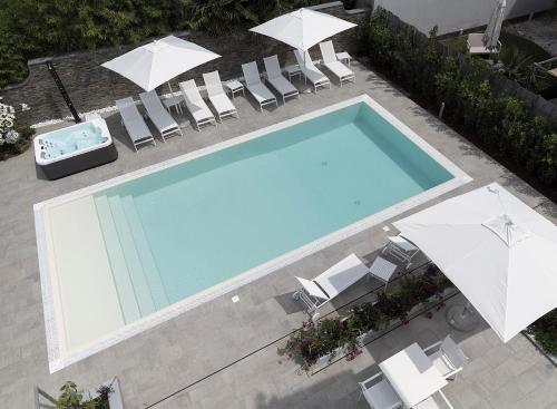 Swimmingpool, Viola Relais in Desenzano del Garda