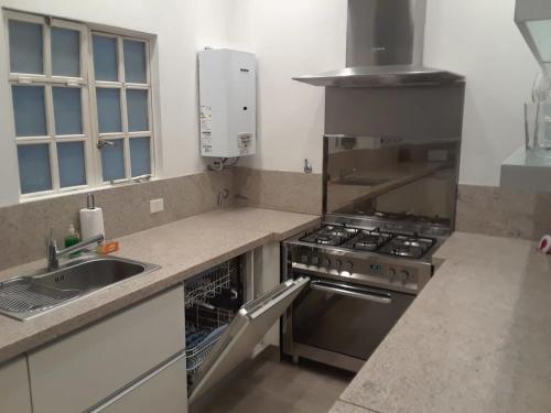 Purple Rain - Elegant 2 Bedroom in Recoleta, Buenos Aires (photo 7)