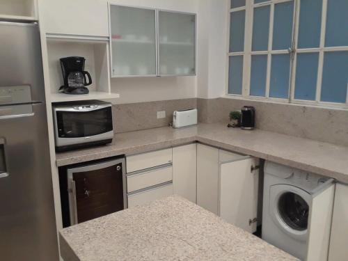 Purple Rain - Elegant 2 Bedroom in Recoleta, Buenos Aires (photo 8)
