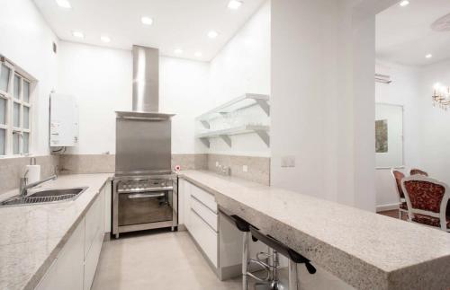 Purple Rain - Elegant 2 Bedroom in Recoleta, Buenos Aires (photo 9)