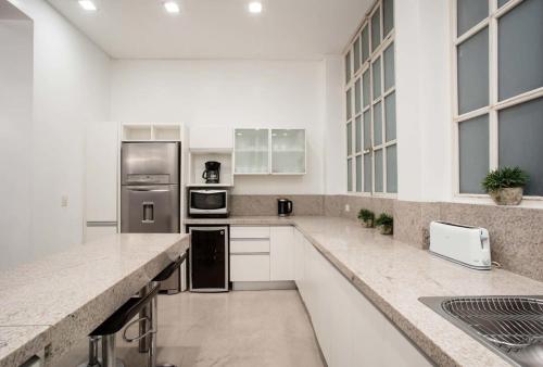 Purple Rain - Elegant 2 Bedroom in Recoleta, Buenos Aires (photo 10)