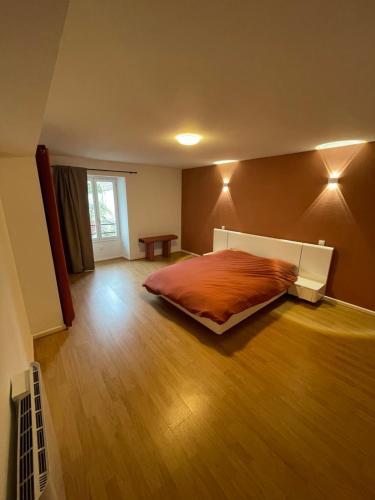 Maison 7 personnes TV connectée (Maison 7 personnes TV connectee) in Joinville