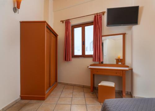 Aquarius Beach Hotel - image 11