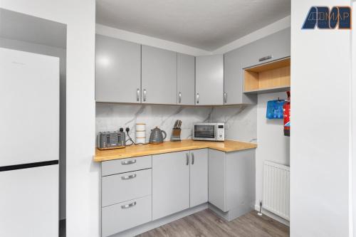 Modern 3 Bed Home in Bathgate with Garden in Armadale