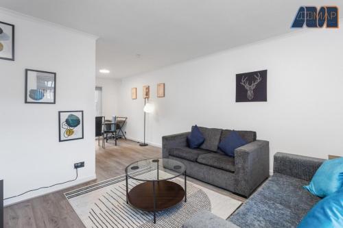 Modern 3 Bed Home in Bathgate with Garden in Armadale
