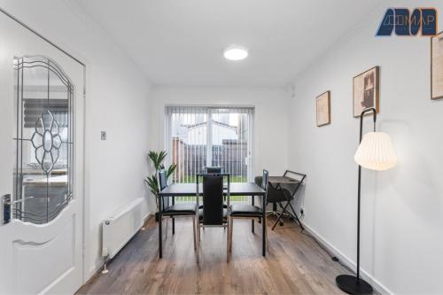 Modern 3 Bed Home in Bathgate with Garden in Armadale