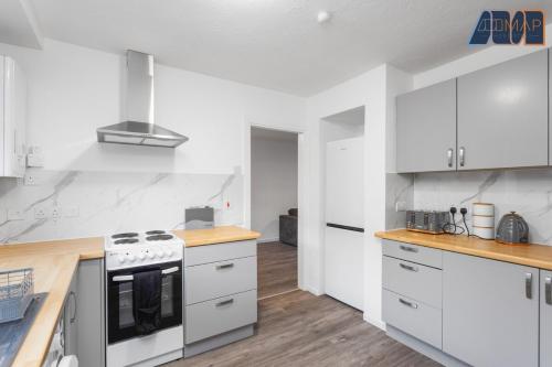 Modern 3 Bed Home in Bathgate with Garden in Armadale