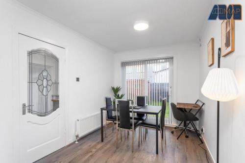 Modern 3 Bed Home in Bathgate with Garden in Armadale