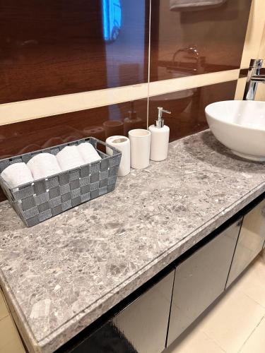 Dubai marina One bed room apartment with full marina view - image 10