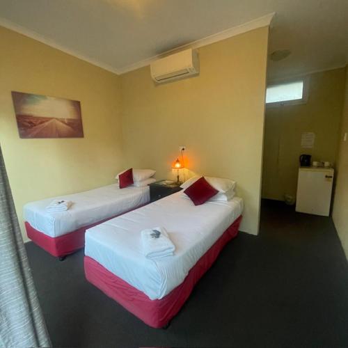 Wisemans Inn Room Type - Twin Room with Private En Suite Bathroom