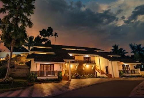 Buitenkant, Holidays Garden Resort in Kalpetta