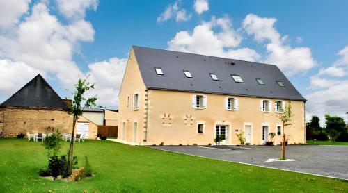 Grande maison accueillante à Saint-Épain avec salle de réception gîte à louer Villeperdue
