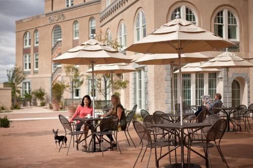 บริการและสิ่งอำนวยความสะดวก, Hotel Parq Central Albuquerque in อัลบูเคอร์คิว ซิตี้ เซ็นเตอร์