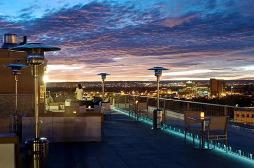 บริการและสิ่งอำนวยความสะดวก, Hotel Parq Central Albuquerque in อัลบูเคอร์คิว ซิตี้ เซ็นเตอร์