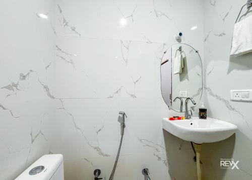 Raghuveer Sadan, Near Ram Mandir -10 Min Walk