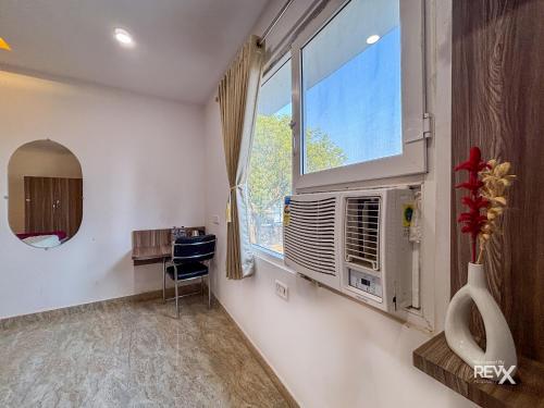 Raghuveer Sadan, Near Ram Mandir -10 Min Walk