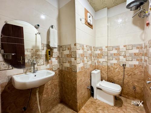 Raghuveer Sadan, Near Ram Mandir -10 Min Walk