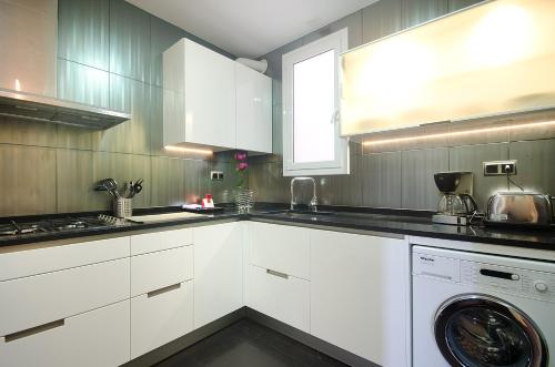 Three-Bedroom Apartment with Balcony image 5