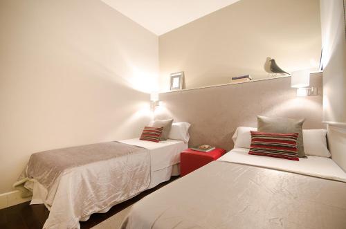 Three-Bedroom Apartment with Balcony image 3