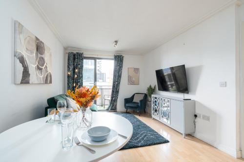 Modern two bed two bath opposite tube station, London