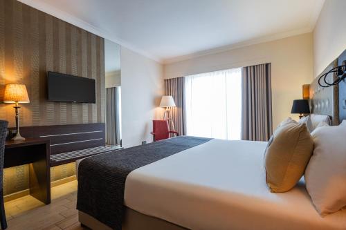 AX The Victoria Hotel - image 4