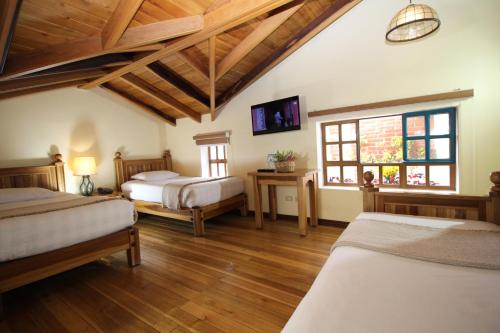 4 twin beds