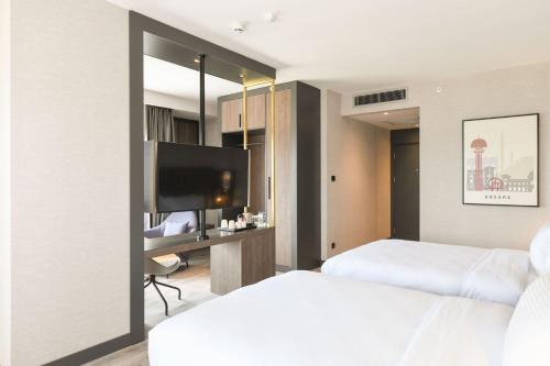1 queen bed