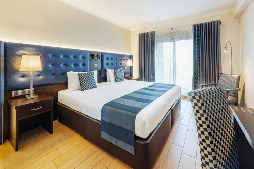 AX The Victoria Hotel - image 7