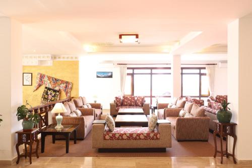 The Chumbi Mountain Retreat & Spa Pelling, A Club Mahindra Associate - 로비