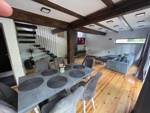 MontBlanc in Valea Manastirii