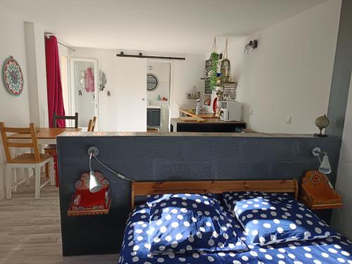Studio indépendant terrasse entre mer et collines, Marseille (photo 7)