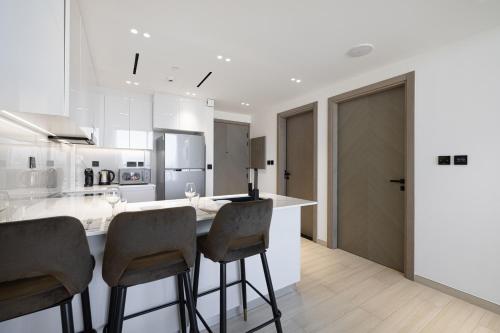 Daniels Stylish 1BR Apartment with Al khail View, Дубай (фото 9)