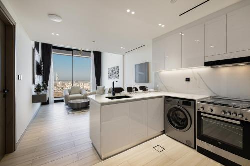 Daniels Stylish 1BR Apartment with Al khail View, Дубай (фото 4)