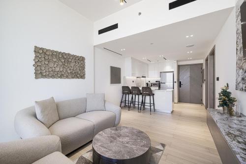 Daniels Stylish 1BR Apartment with Al khail View, Dubai