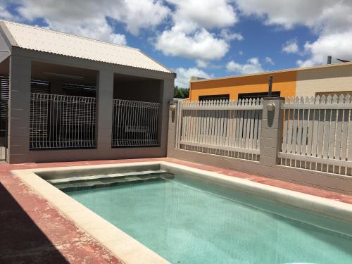 สระว่ายน้ำ, Plantation Park Motor Inn in เอียร์