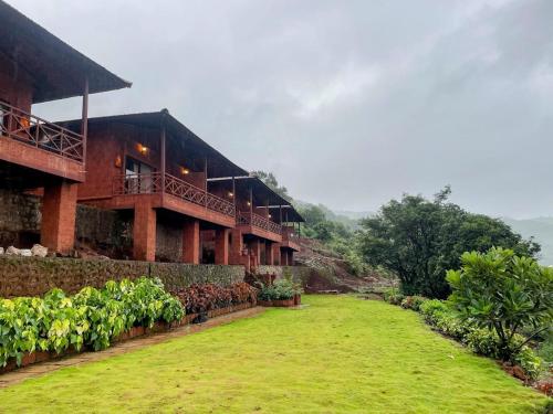 Dārzs, Waves and Vibes Resort  in Shirkoli