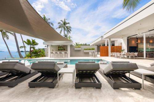 Emotion Beachfront Villas - 수영장