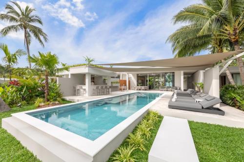 Emotion Beachfront Villas - 수영장