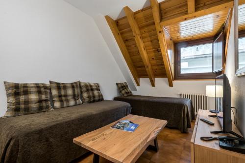 Apartamentos Serrano - image 9
