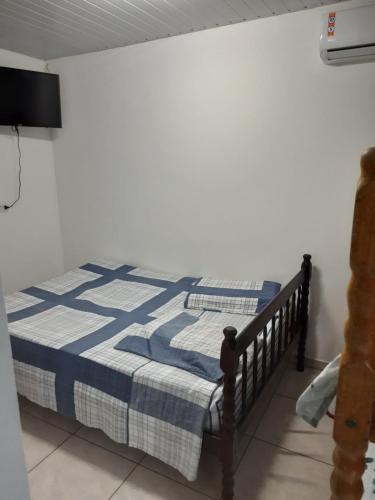 1 double bed, 2 twin beds
