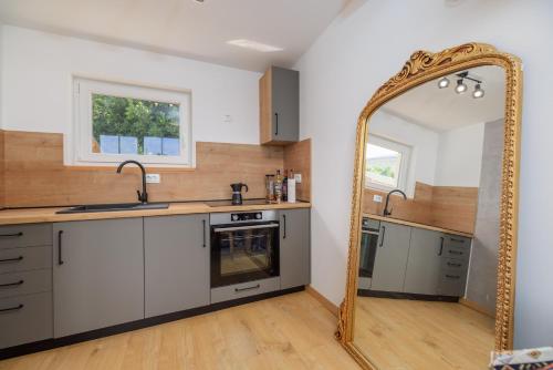 Jacaranda Cottage in Milcetici