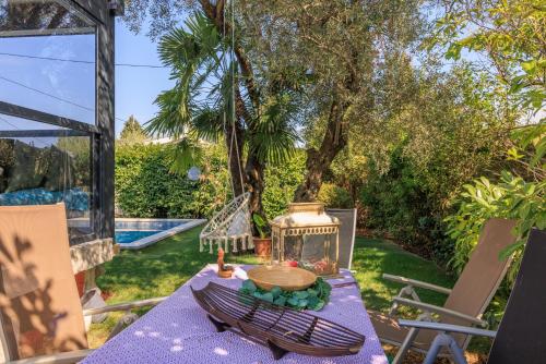 Jacaranda Cottage in Milcetici