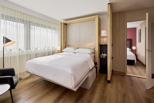 1 king bed, 2 twin beds