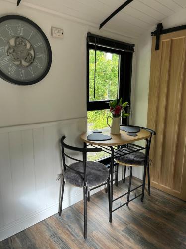 Flying Scotsman Unique Carriage Pet Friendly! Lazy Spa can be available upon request with additional in Court Colman