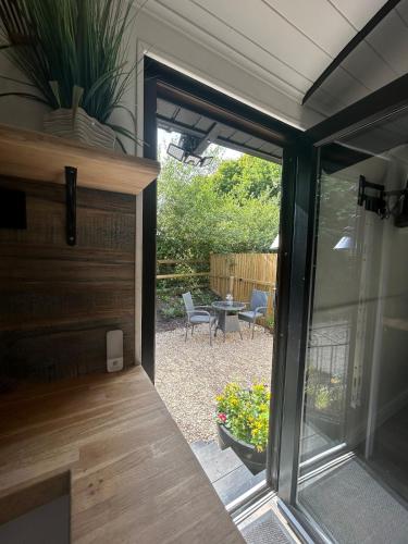 Flying Scotsman Unique Carriage Pet Friendly! Lazy Spa can be available upon request with additional in Court Colman