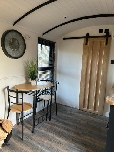 Flying Scotsman Unique Carriage Pet Friendly! Lazy Spa can be available upon request with additional in Court Colman