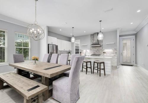 Chic Coastal 5BR in Inlet Beach with Golf Cart and POOL, Inlet Beach