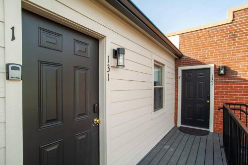 Cedar’s Condo - Modern Downtown Escape