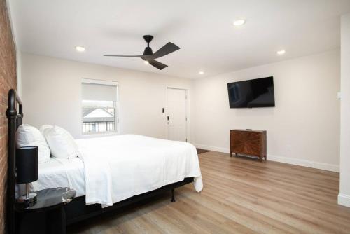 Cedar’s Condo - Modern Downtown Escape